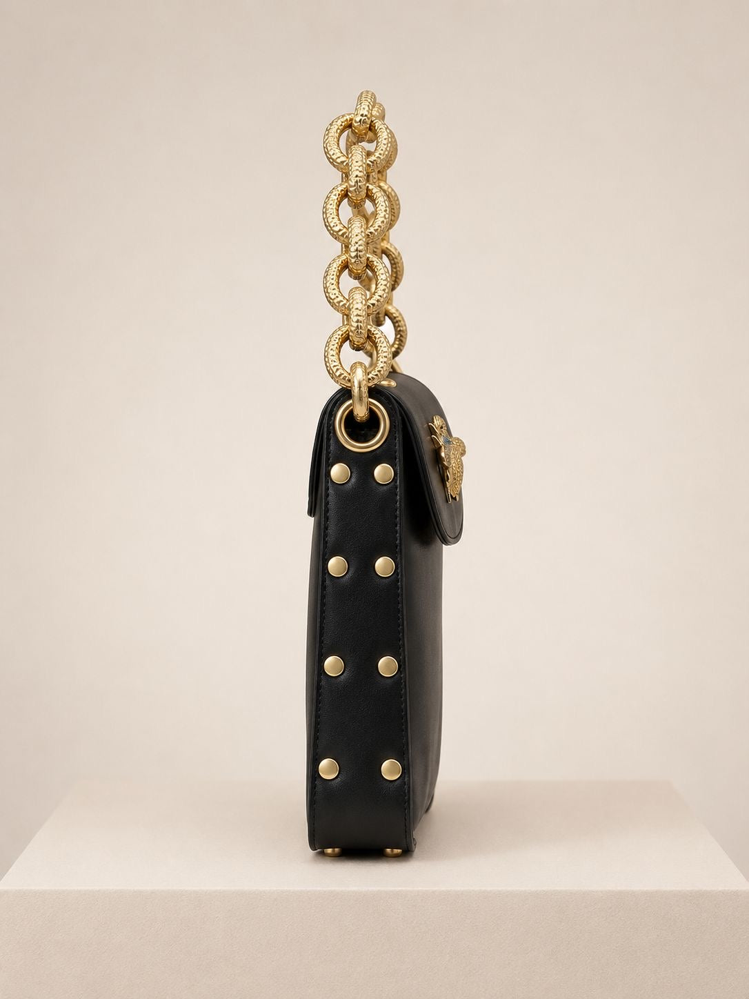 Link Chain Bee Bag- Black with gold chain