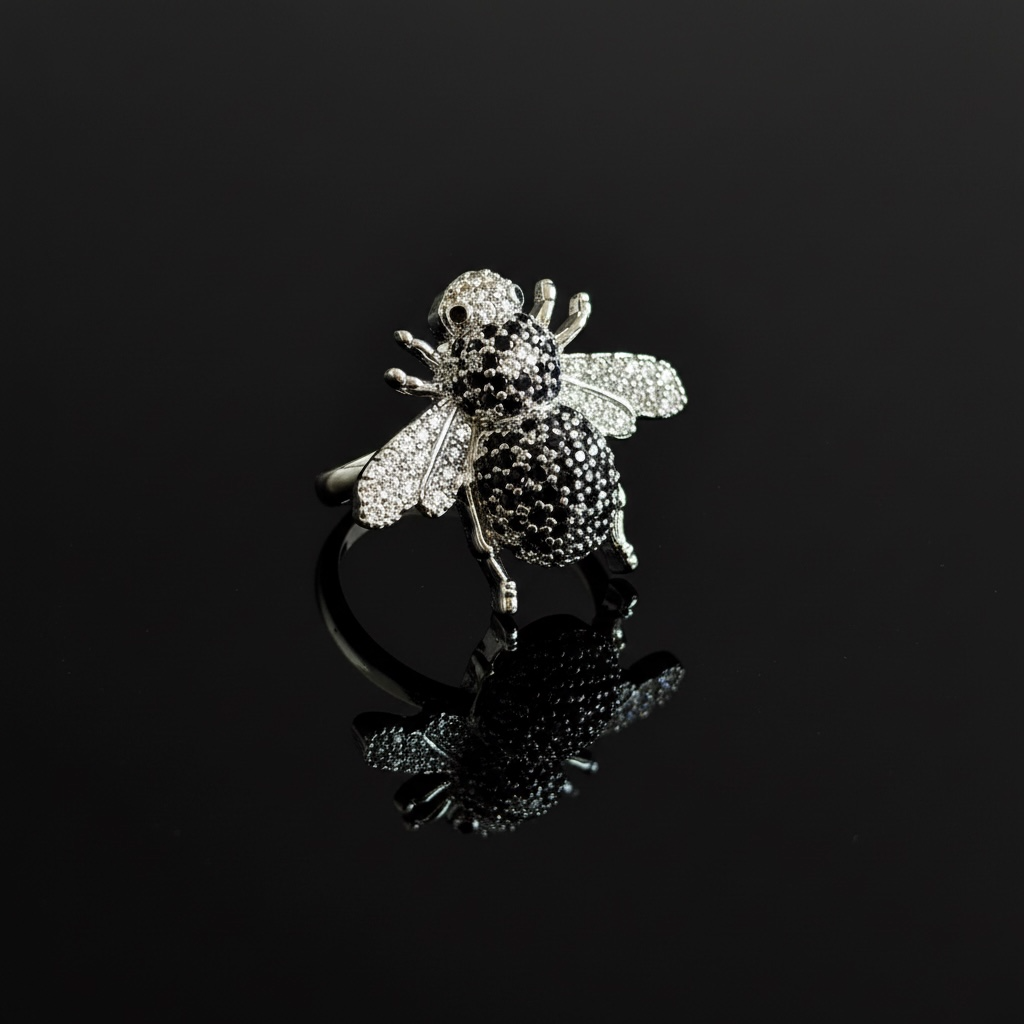 Cosmic bee ring