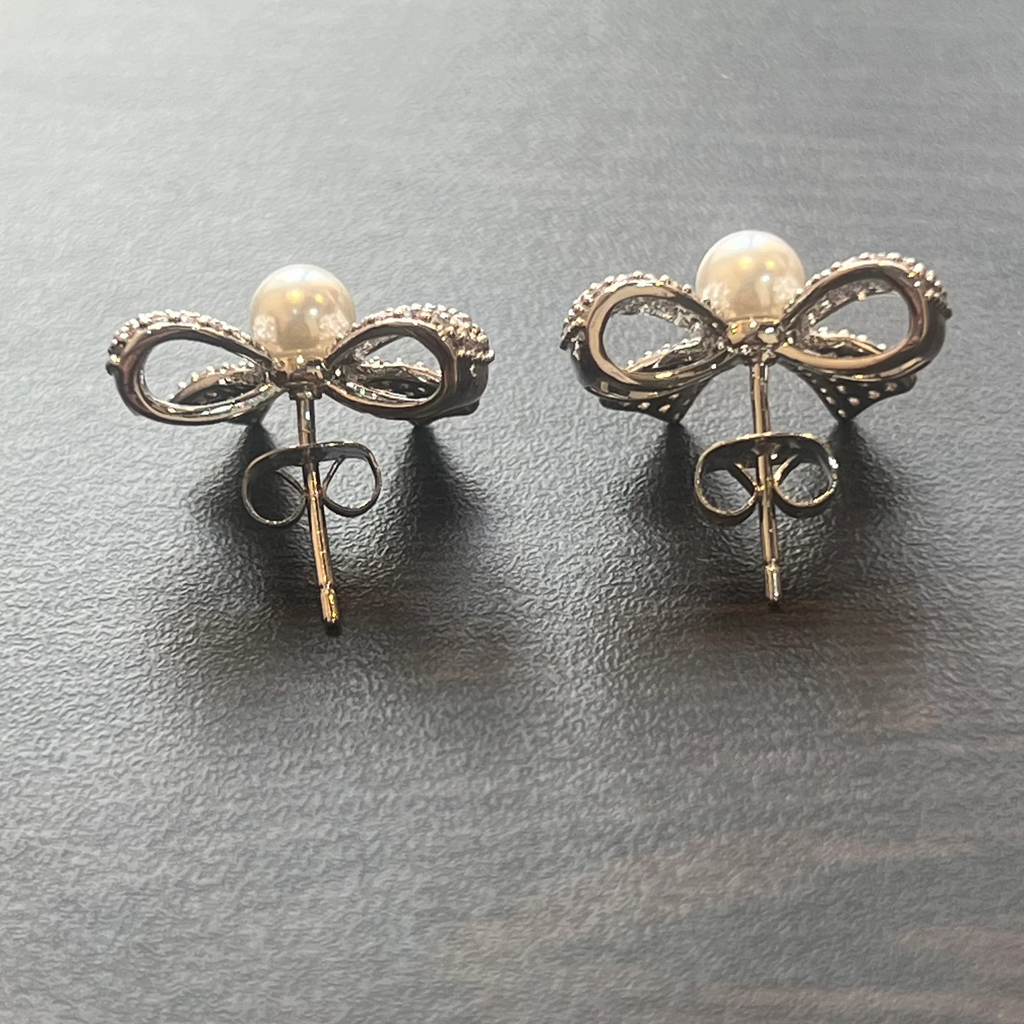 Iced Bow Pearl Stud earring