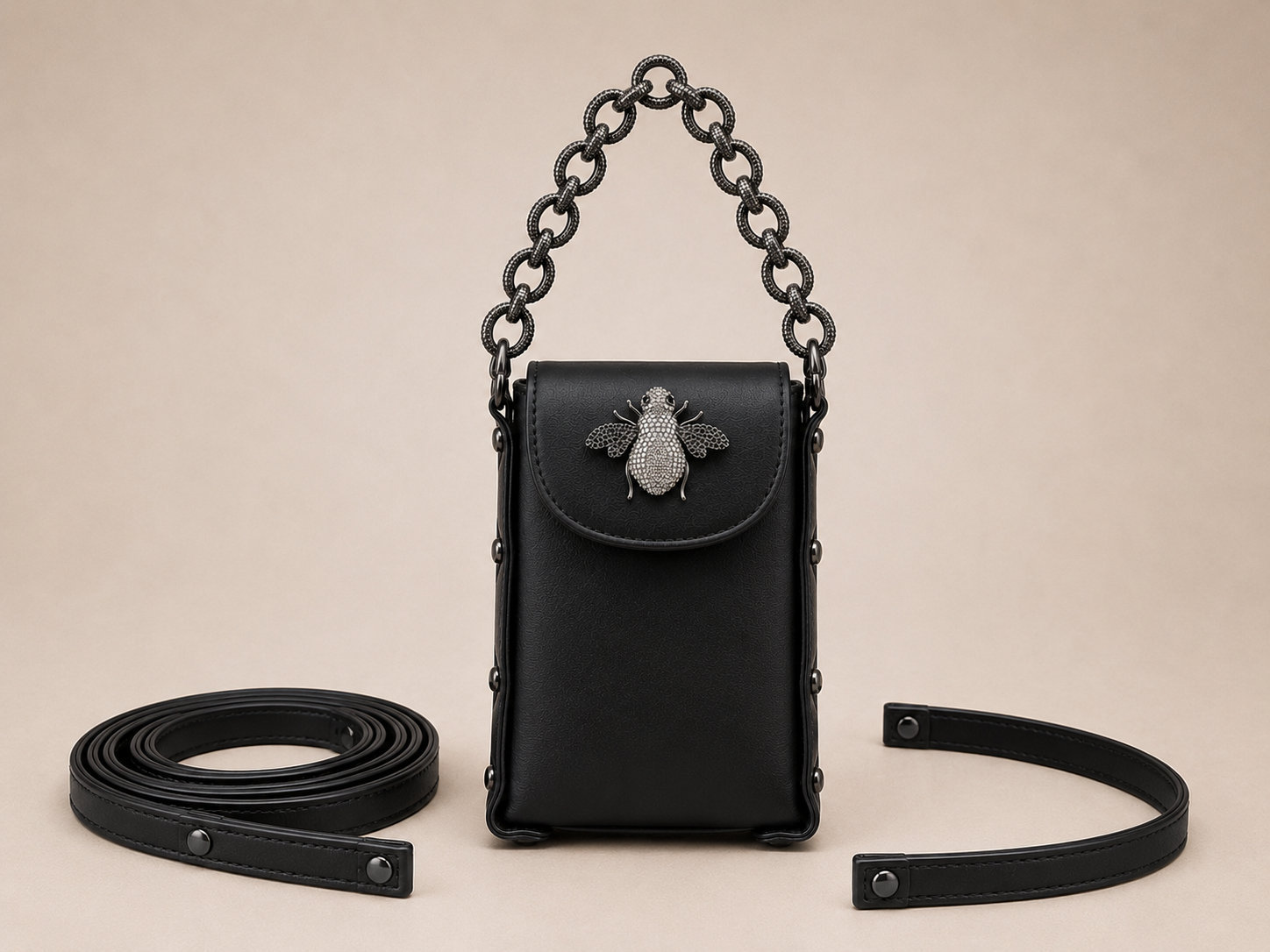 Link Chain Bee Bag-Black with silver chain