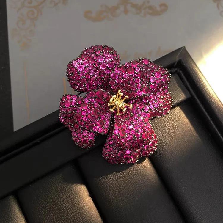 brooch for men and women
rhodium	
brooch	
Unisex brooch	
lapel pin	
jewellery shop near me