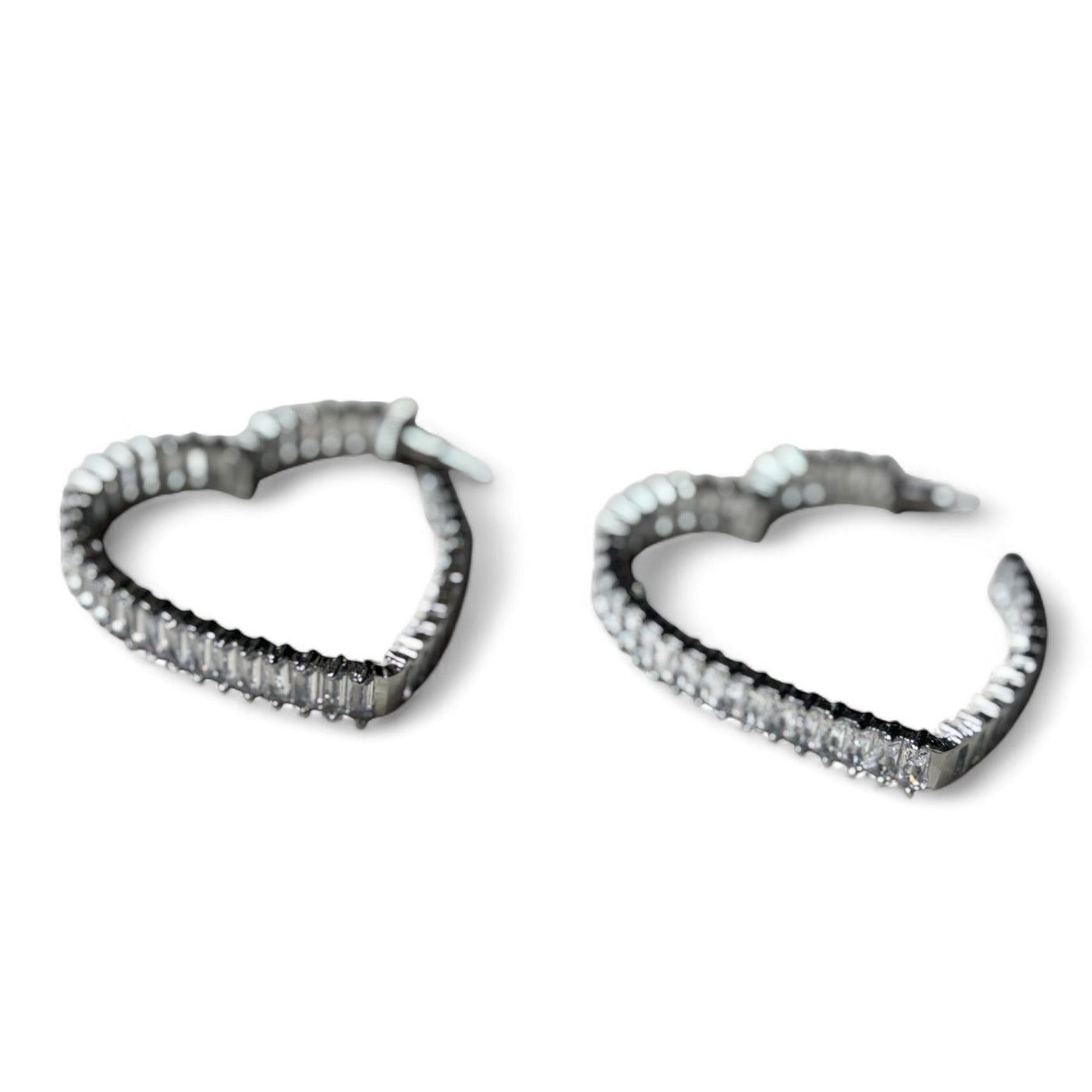 earrings design	
earrings	
jewellery shop near me	
earcuff	
fashion jewelry	
hoops	
hoop earrings	
drop earrings	