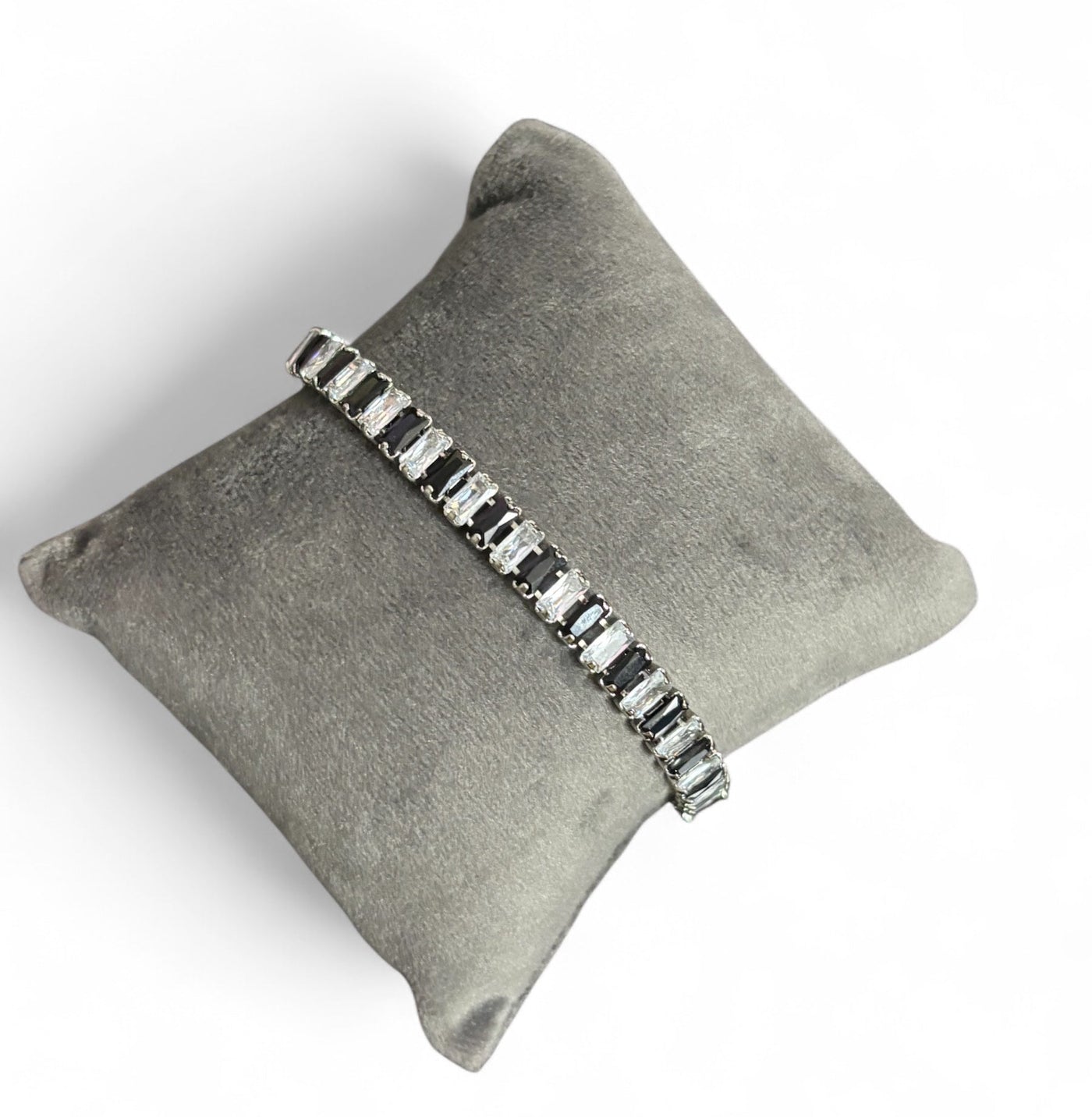 rings for bracelets	
ring bracelet	
charm bracelet 
charms	
rings and bracelets	
jewellery near me	
gold bracelet	
rhodium	
jewellery shop near me	
bracelet