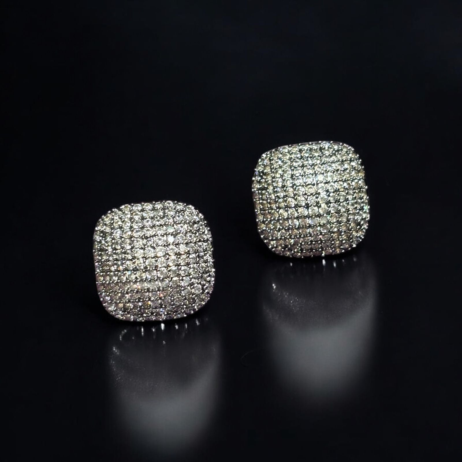 earrings design	earrings	jewellery shop near me	earcuff	fashion jewelry	hoops	stud earrings	studs	hoop earrings	drop earrings
