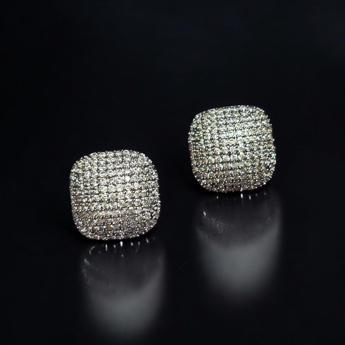 earrings design	earrings	jewellery shop near me	earcuff	fashion jewelry	hoops	stud earrings	studs	hoop earrings	drop earrings
