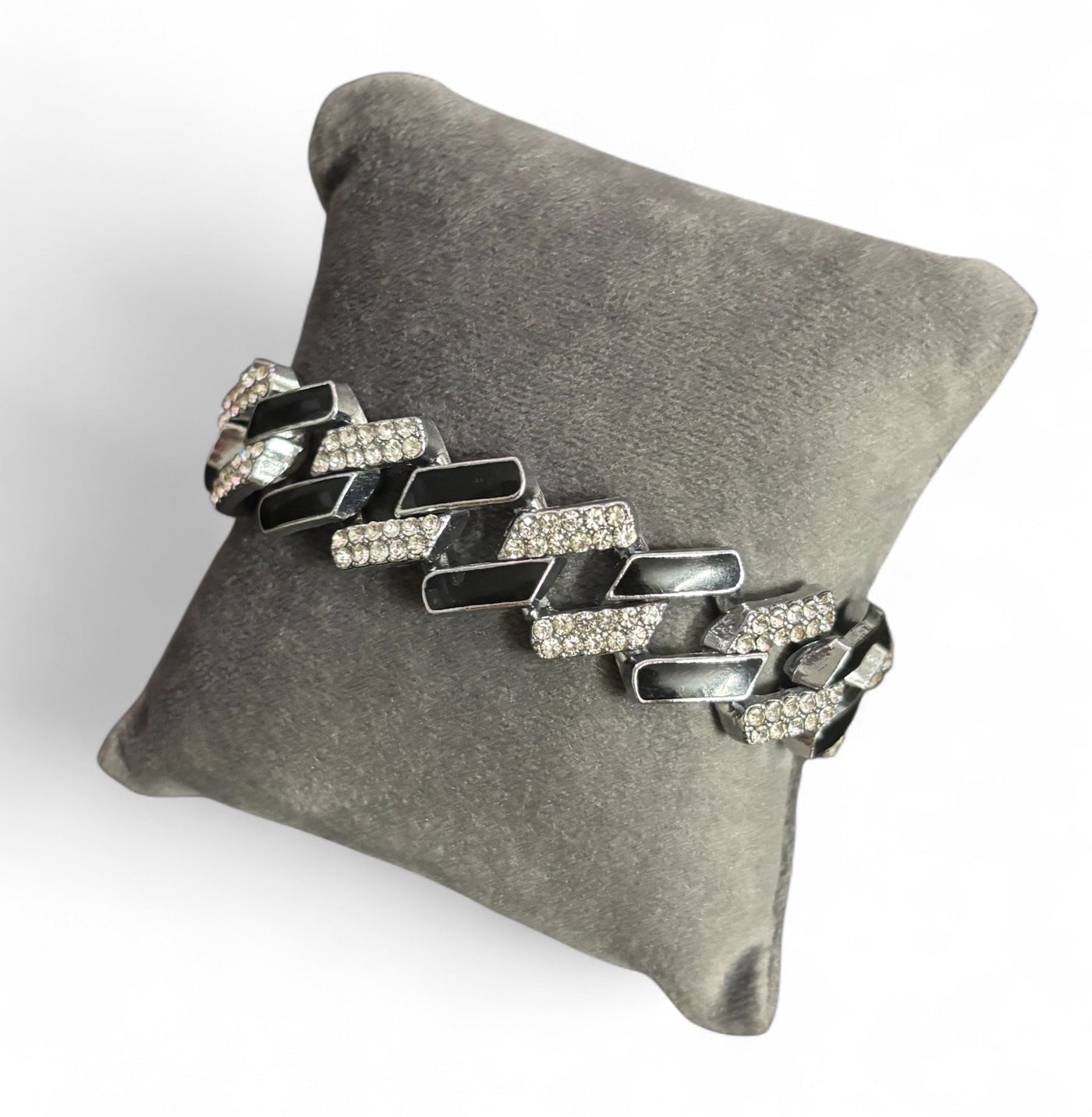 rings for bracelets	
ring bracelet	
charm bracelet 
charms	
rings and bracelets	
jewellery near me	
gold bracelet	
rhodium	
jewellery shop near me	
bracelet