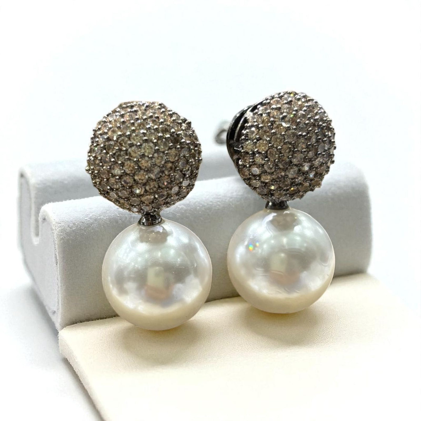 earrings design
earrings
jewellery shop near me
earcuff
fashion jewelry
hoops
stud earrings
studs
drop earrings
hoop earrings