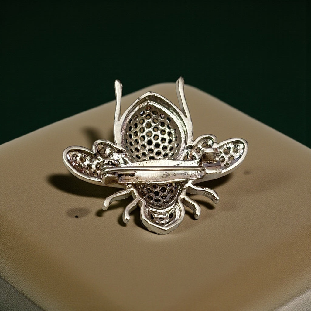 brooch for men and women
rhodium	
brooch	
Unisex brooch	
lapel pin	
jewellery shop near me