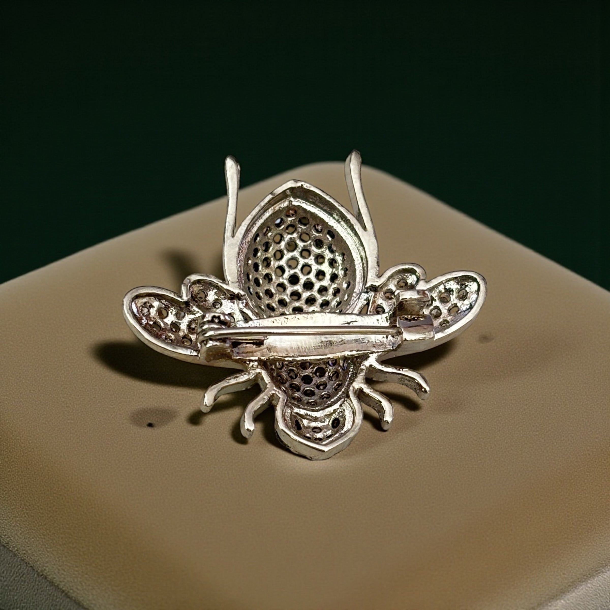 brooch for men and women
rhodium	
brooch	
Unisex brooch	
lapel pin	
jewellery shop near me