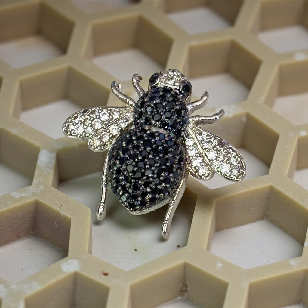 brooch for men and women
rhodium	
brooch	
Unisex brooch	
lapel pin	
jewellery shop near me