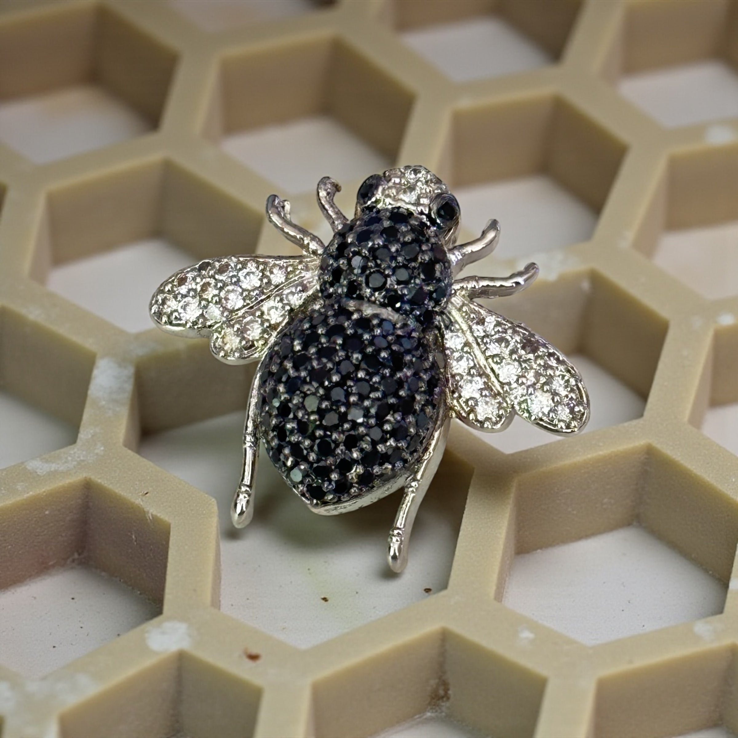 brooch for men and women
rhodium	
brooch	
Unisex brooch	
lapel pin	
jewellery shop near me